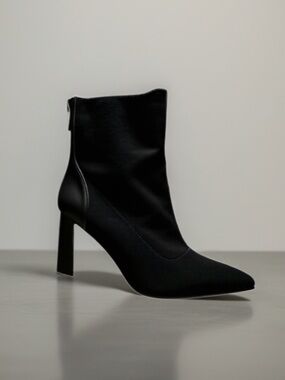 Wild Pair Black Pointed-Knit Sock Heeled Boots size 8.5 black